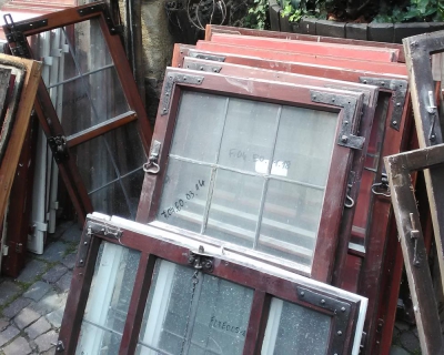 Alte Fenster mit Beschlgen